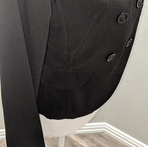 Blazer - Picture 5 of 9